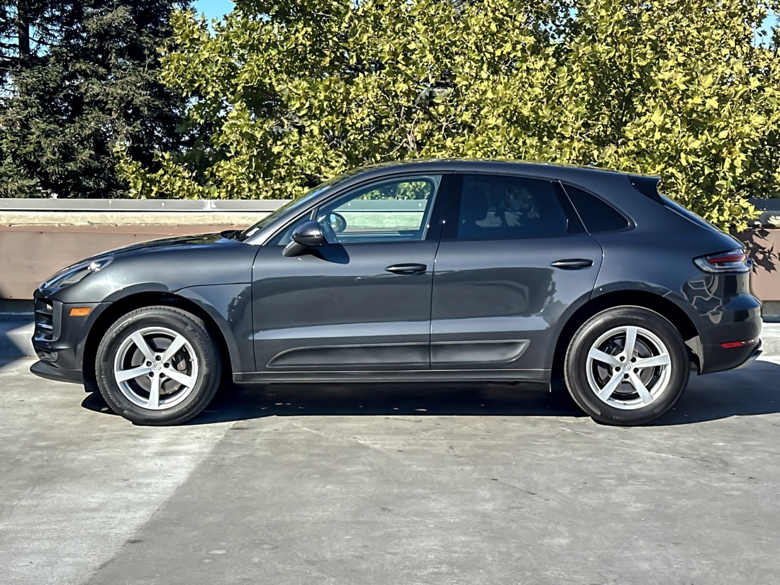2019 Porsche Macan photo 2