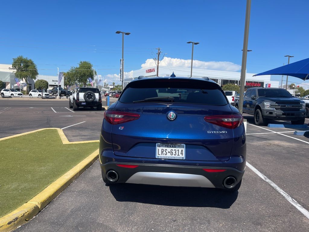 2018 Alfa Romeo Stelvio Base photo 11