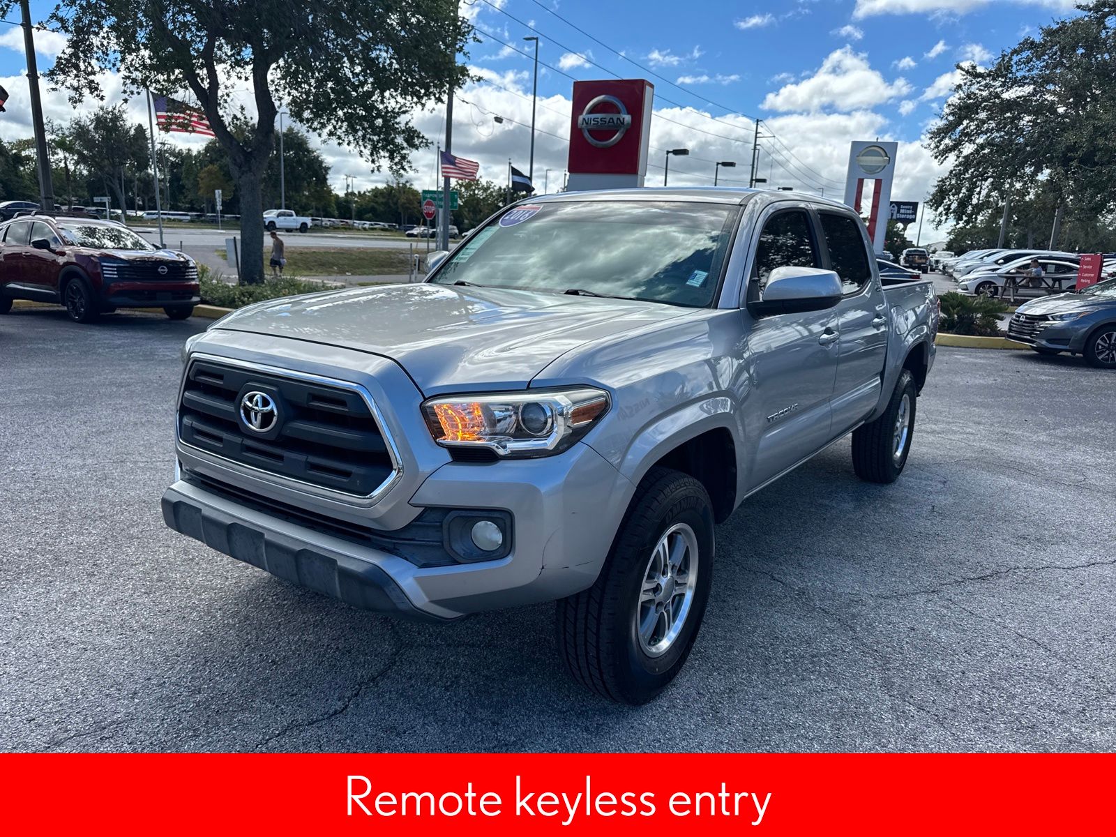 2016 Toyota Tacoma SR5 photo 2