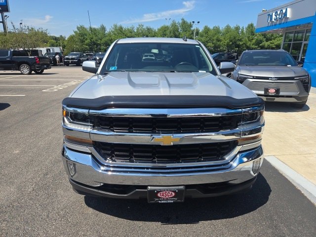 2018 Chevrolet Silverado 1500 LT photo 2
