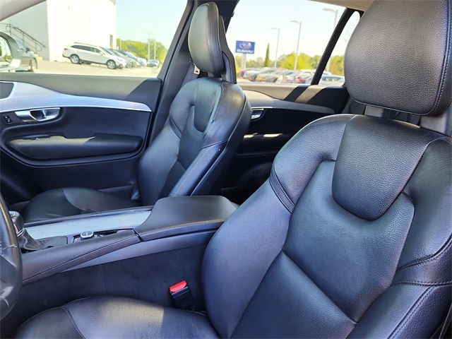 2017 Volvo XC90 T5 Momentum photo 9