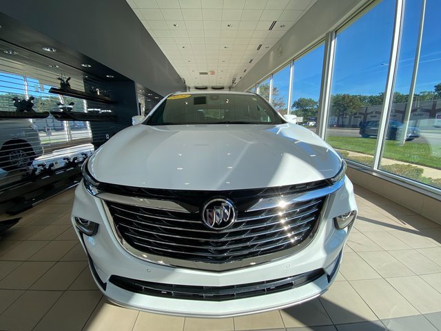 2024 Buick Enclave Essence photo 3