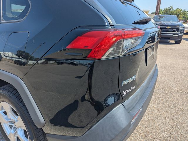 2021 Toyota RAV4 XLE photo 10