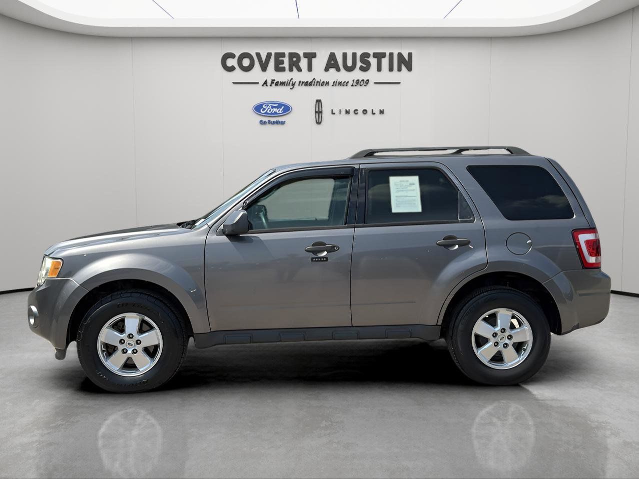 2011 Ford Escape XLT photo 2
