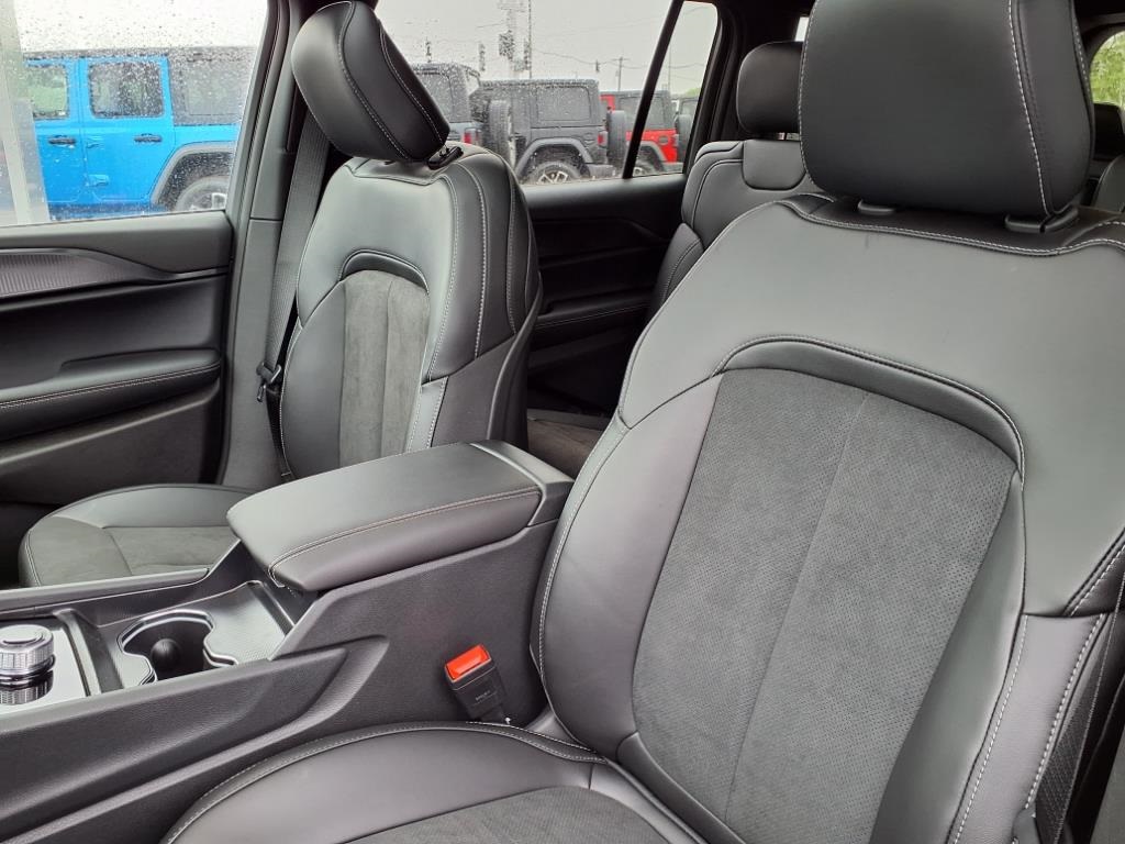 2025 Jeep Grand Cherokee Altitude X photo 6