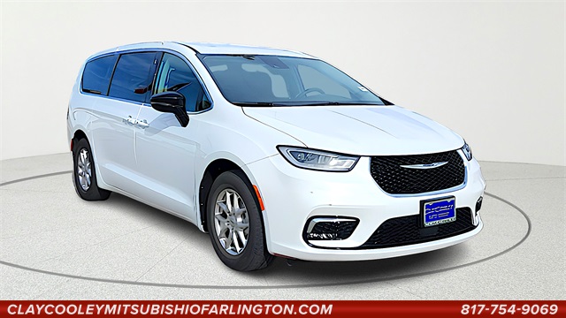 2024 Chrysler Pacifica Touring L's photo