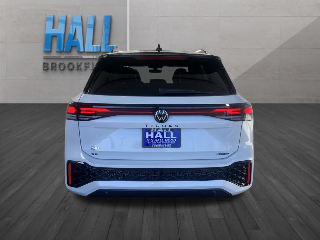 2026 Volkswagen Tiguan SE R-Line Black photo 4