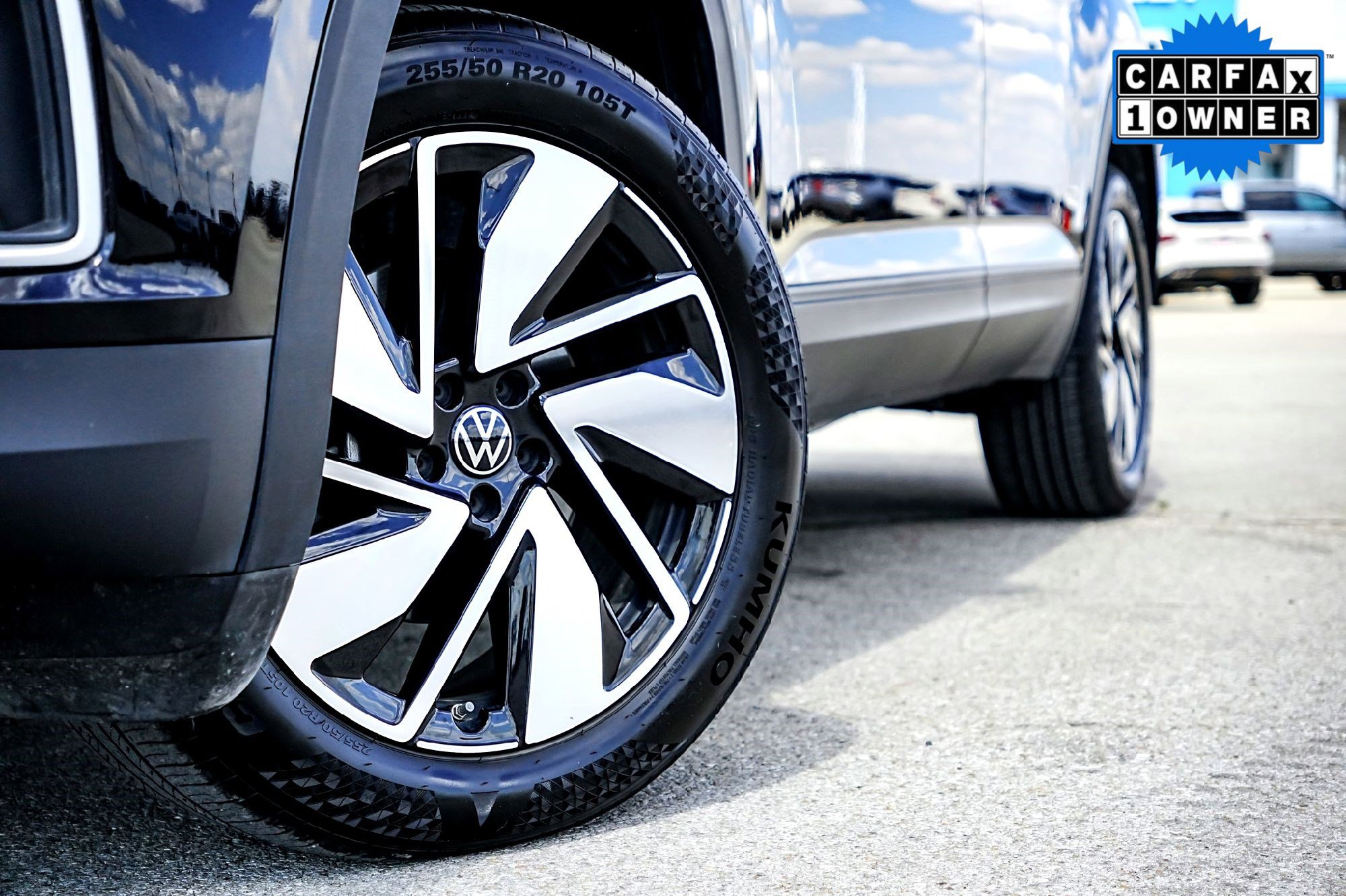 2025 Volkswagen Atlas SE Technology photo 2