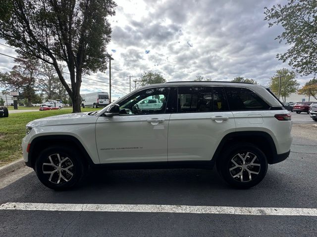 2025 Jeep Grand Cherokee Limited photo 3