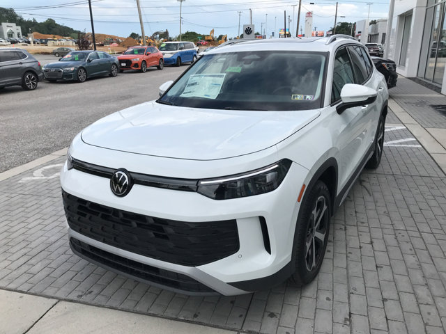 2025 Volkswagen Tiguan SE photo 4