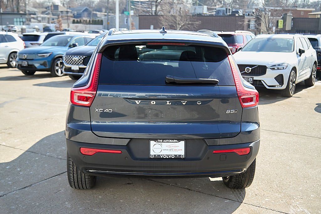 2026 VOLVO XC40 - Image 7