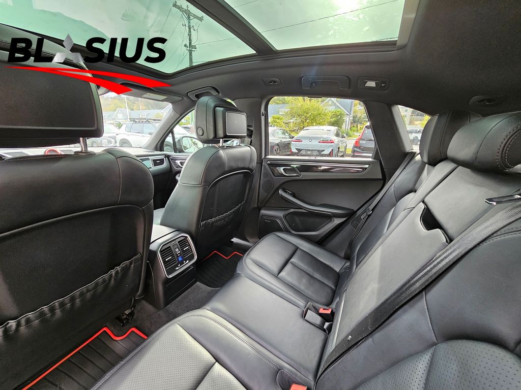 2016 Porsche Macan S photo 14