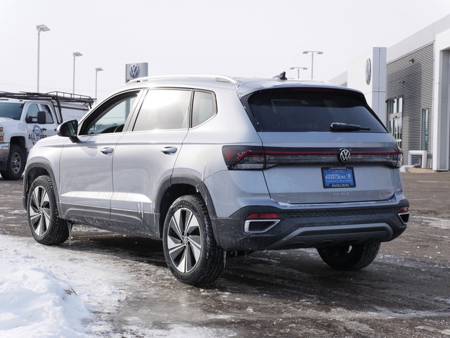 2025 Volkswagen Taos SE photo 2