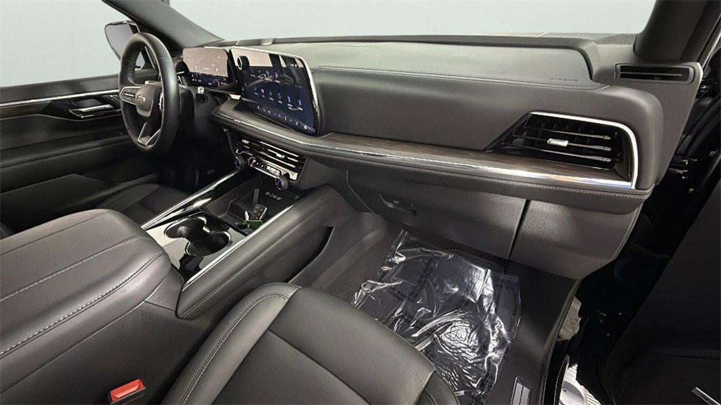 2025 Chevrolet Suburban Z71 photo 31