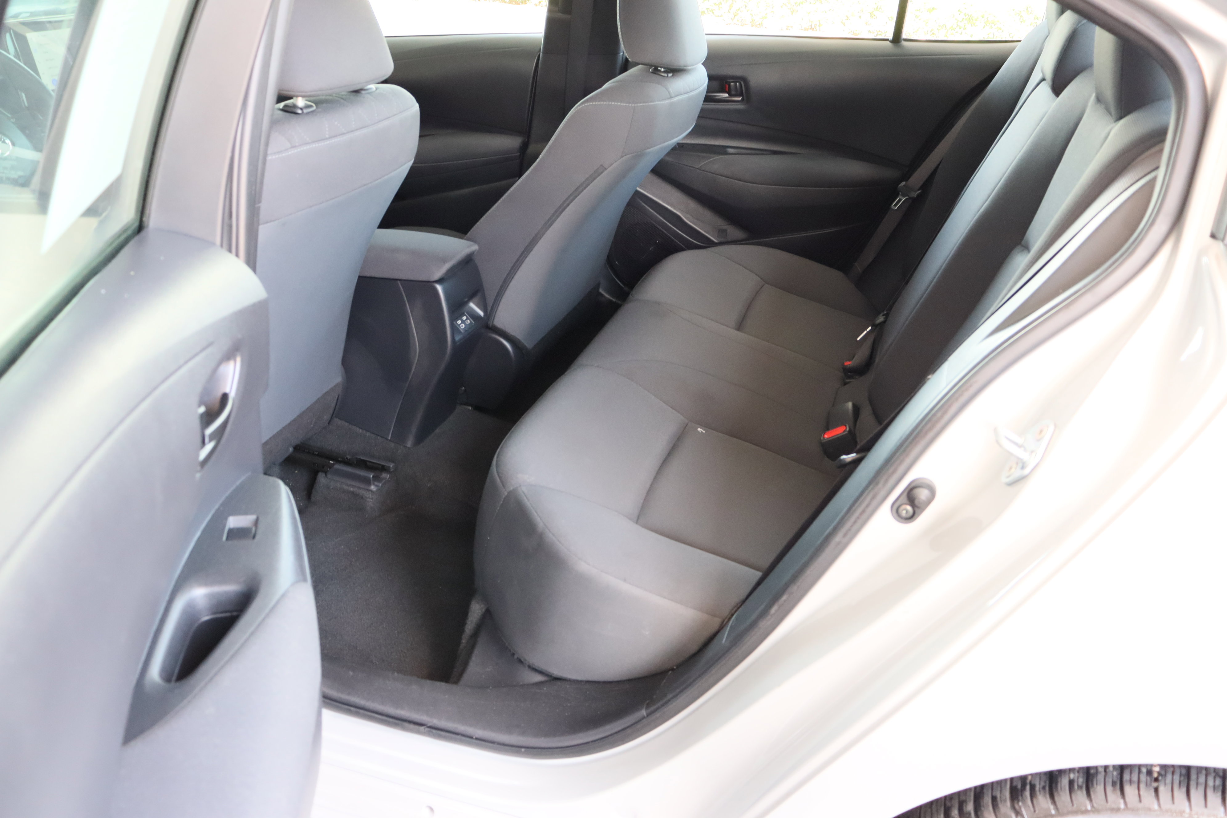 2023 Toyota Corolla LE photo 24