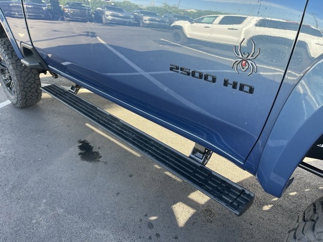 2025 Chevrolet Silverado 2500HD LTZ photo 9