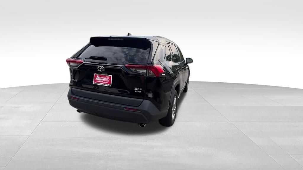 2022 Toyota RAV4 XLE photo 5