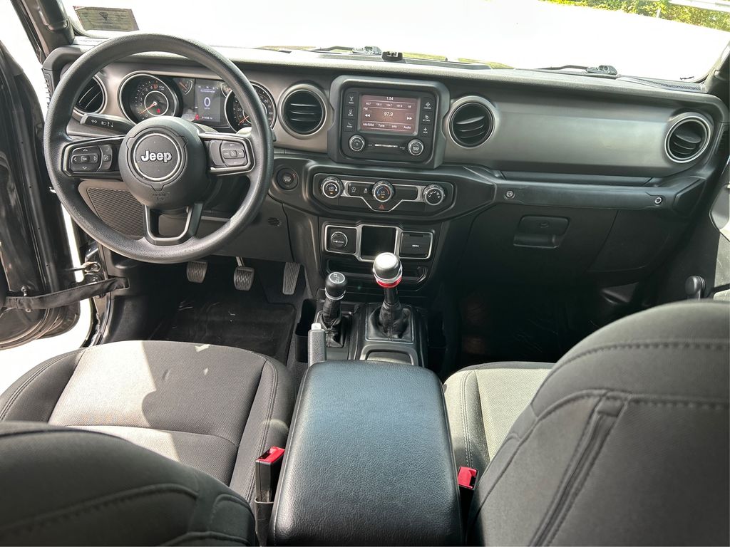2020 Jeep Gladiator Sport photo 16