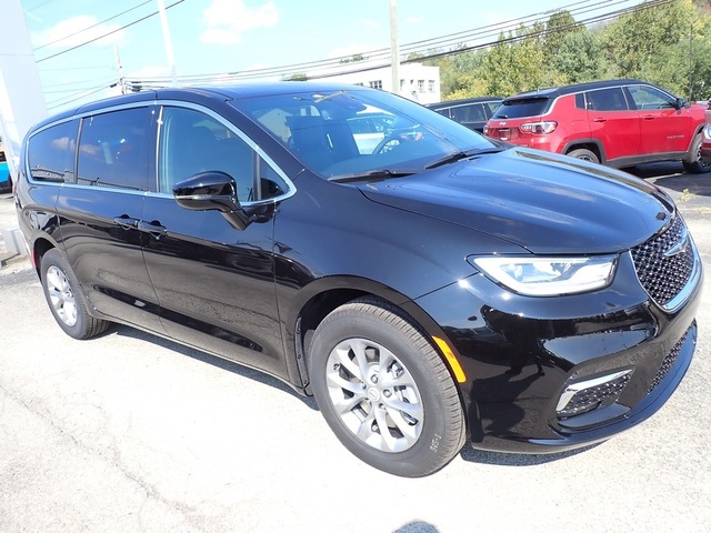2026 Chrysler Pacifica photo 8