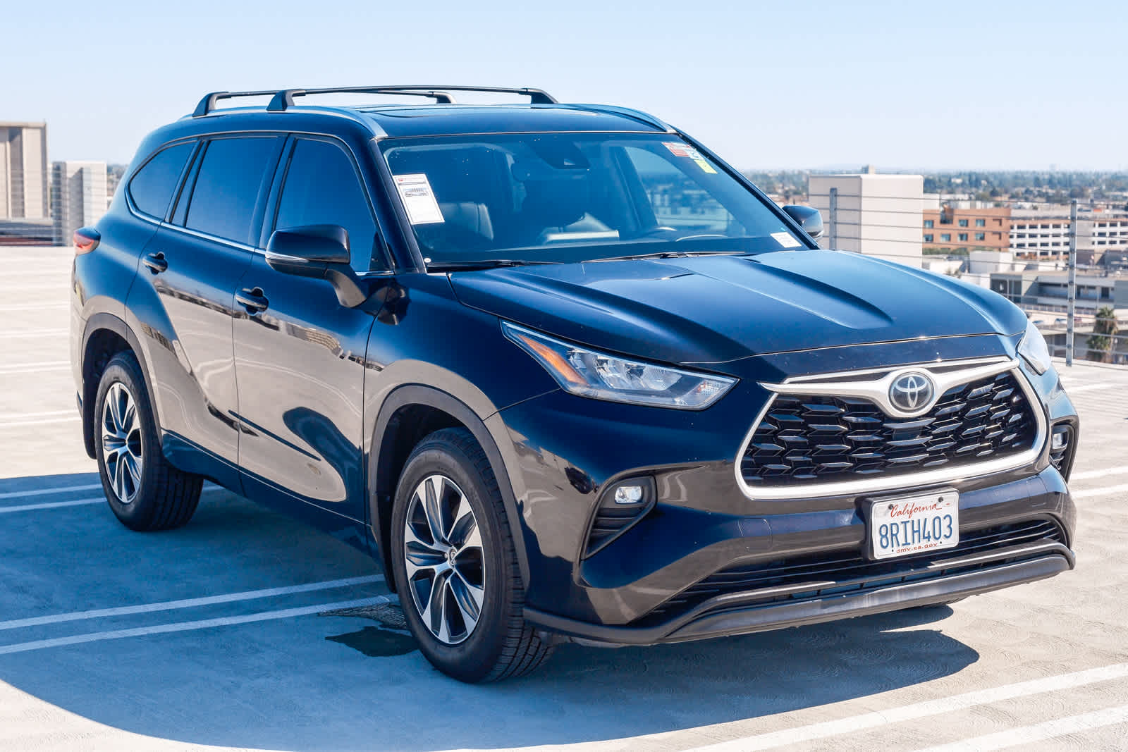 2020 Toyota Highlander XLE photo 2
