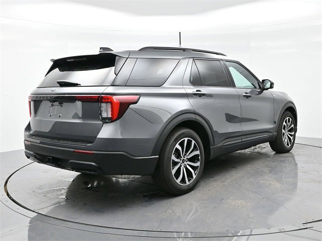 2025 Ford Explorer ST-Line photo 7