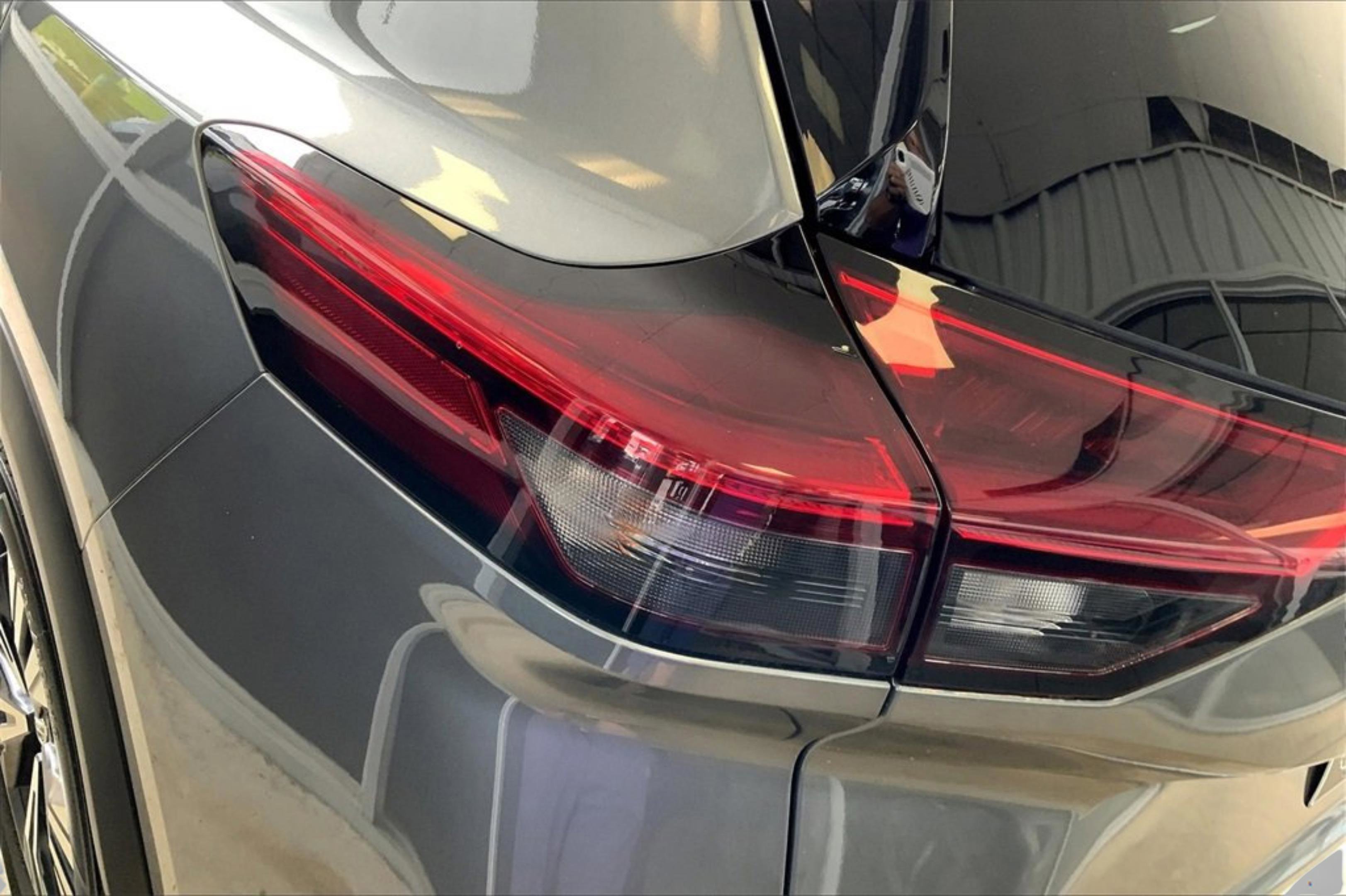 2021 Nissan Rogue SV photo 26