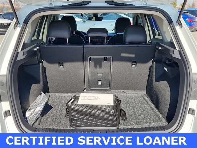 2025 Volkswagen Taos SEL photo 4