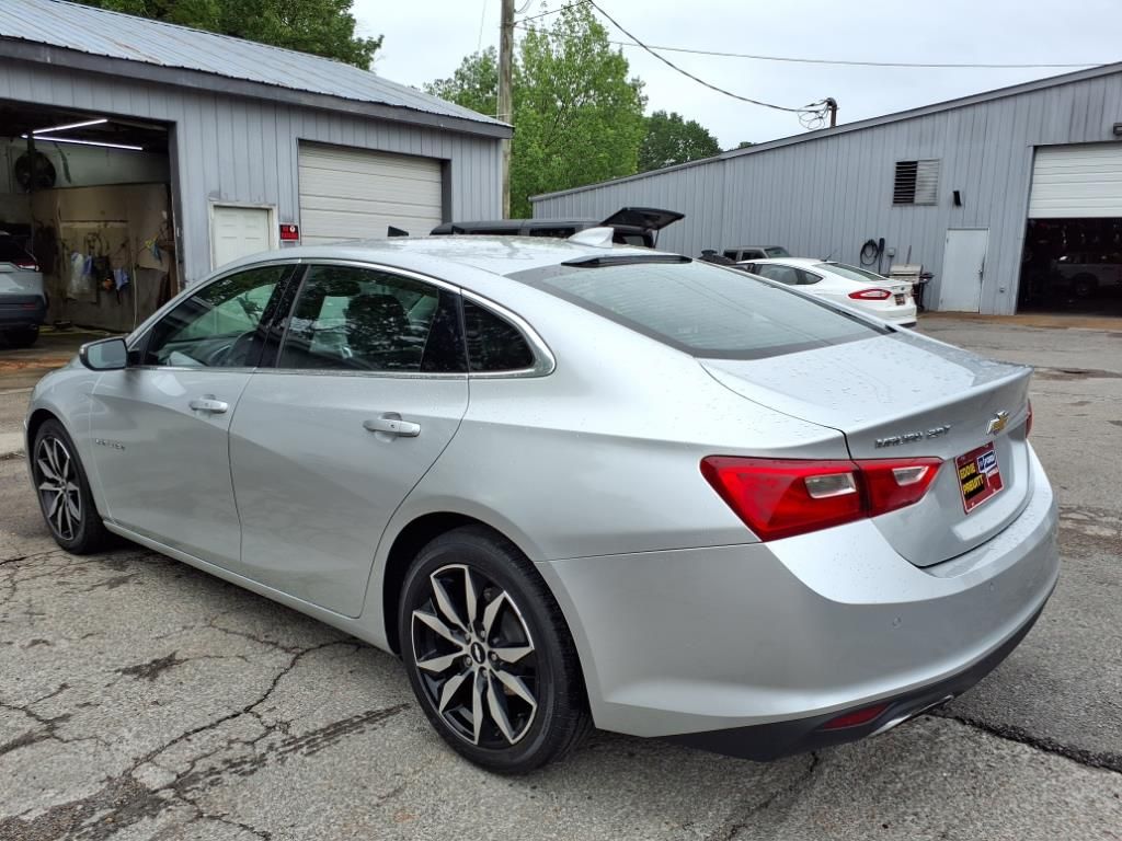 2016 Chevrolet Malibu 2LT photo 3