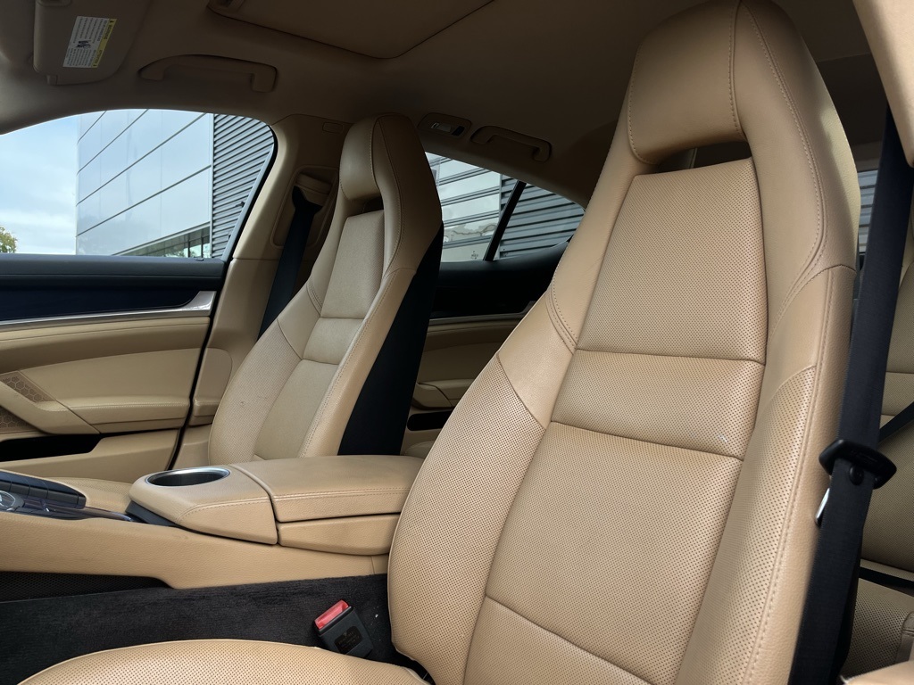2015 Porsche Panamera Base photo 5