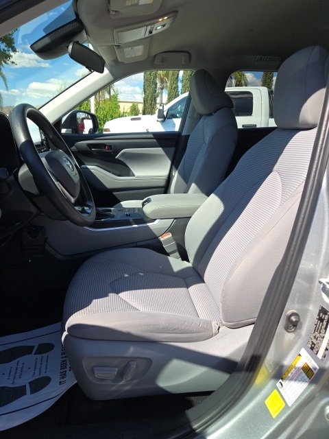 2021 Toyota Highlander L photo 24