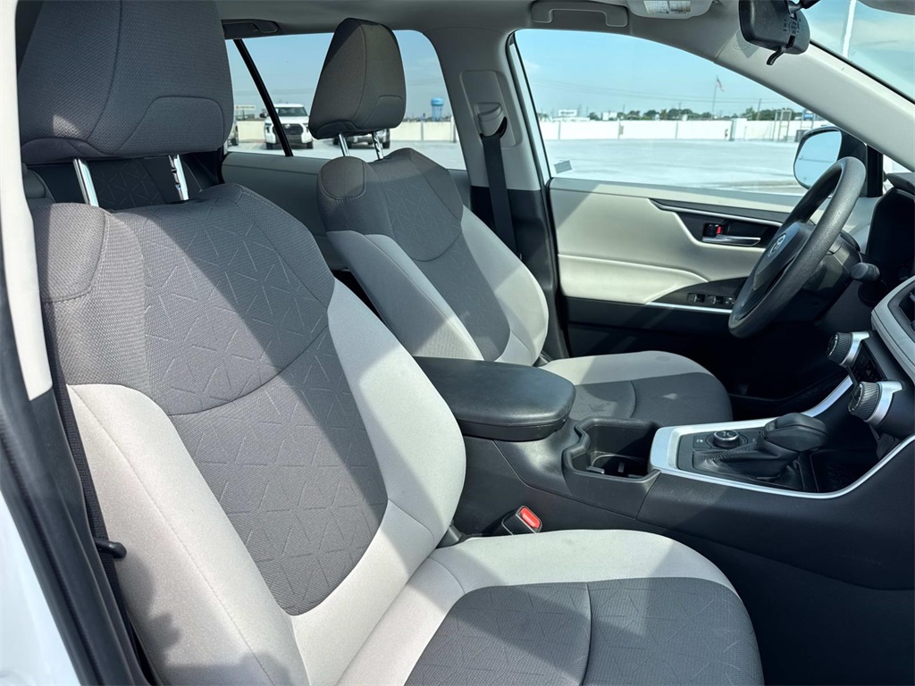 2022 Toyota RAV4 Hybrid XLE photo 9