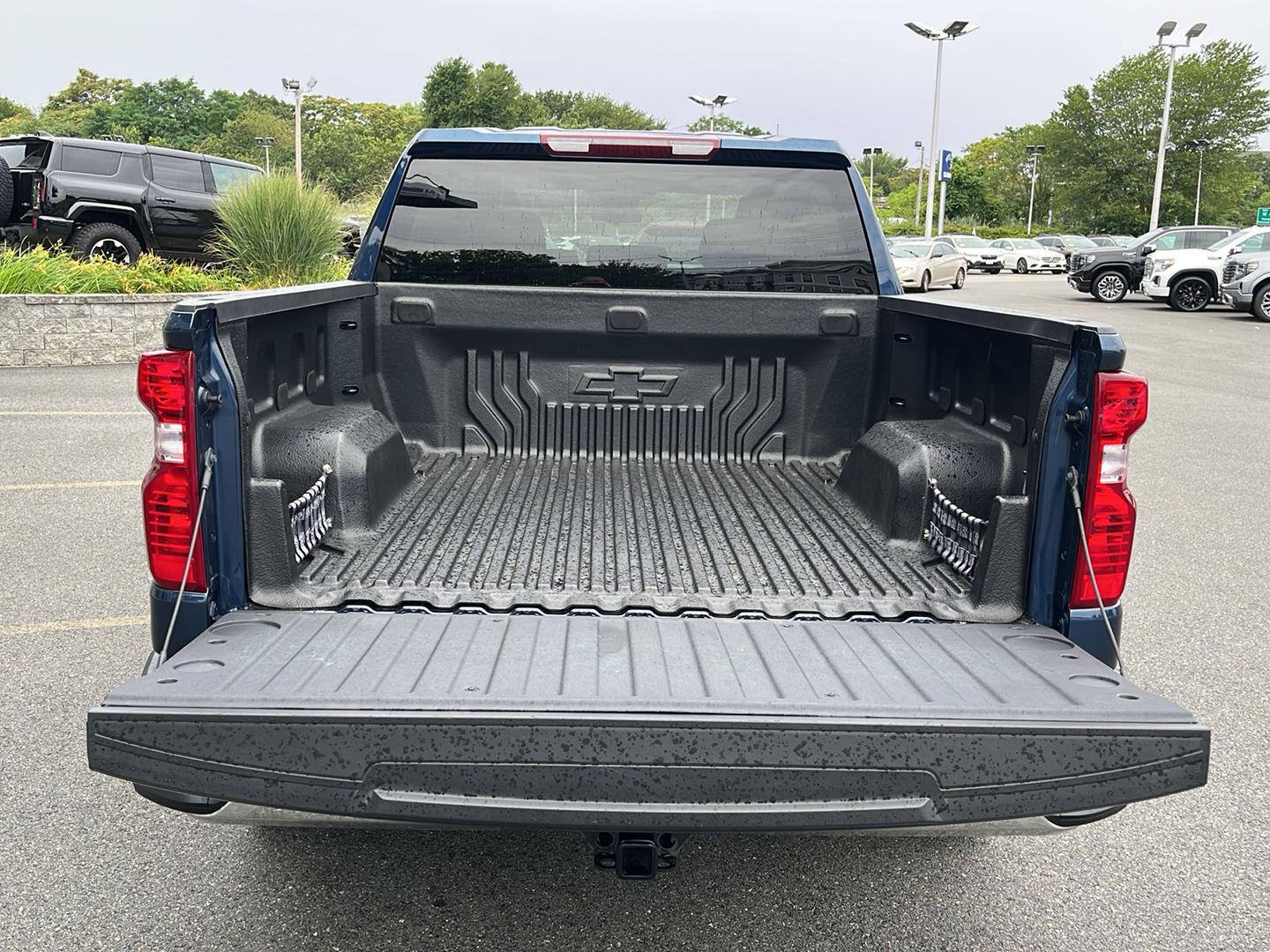 2022 Chevrolet Silverado photo 7