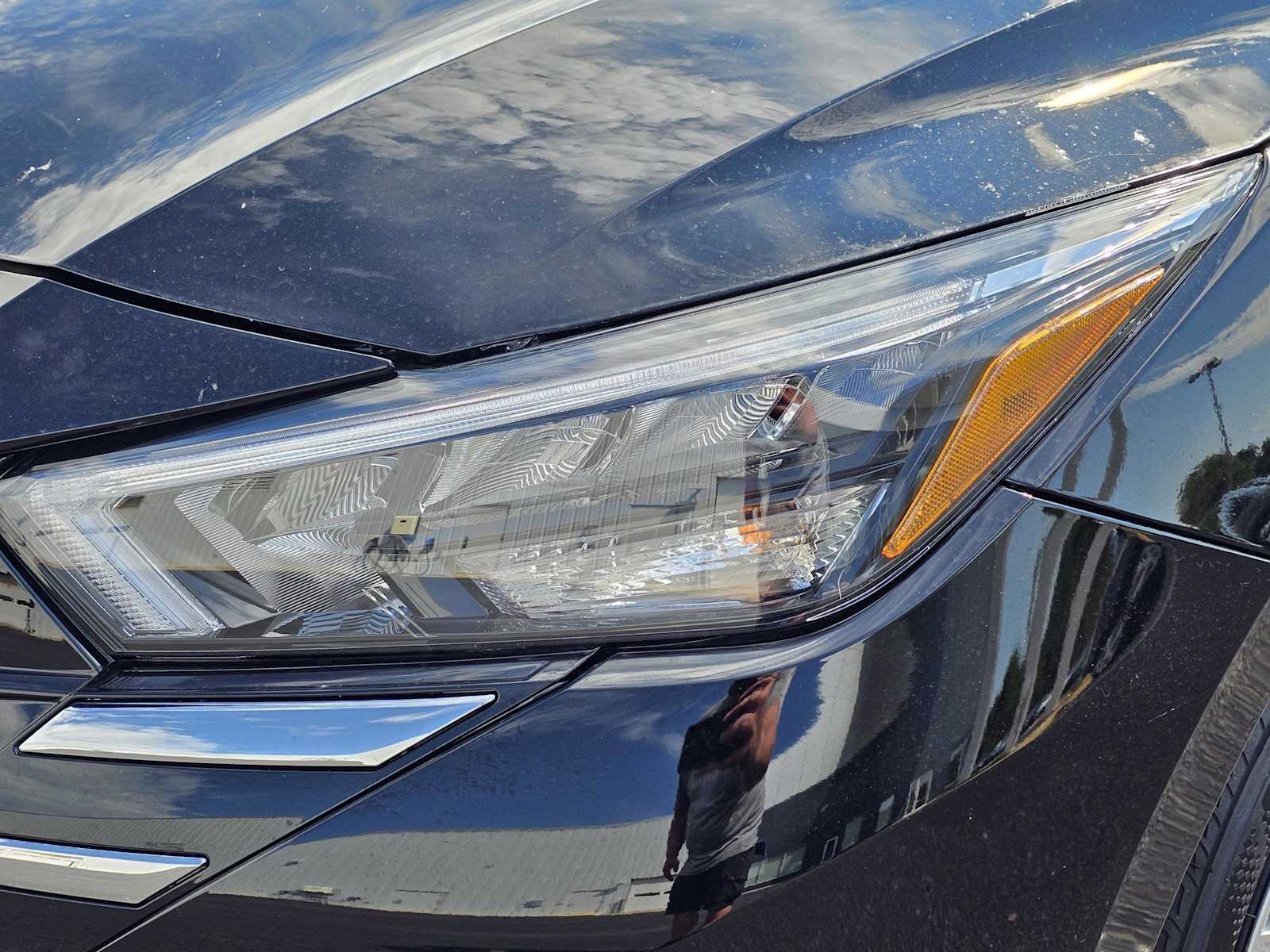 2025 Nissan Versa S photo 4