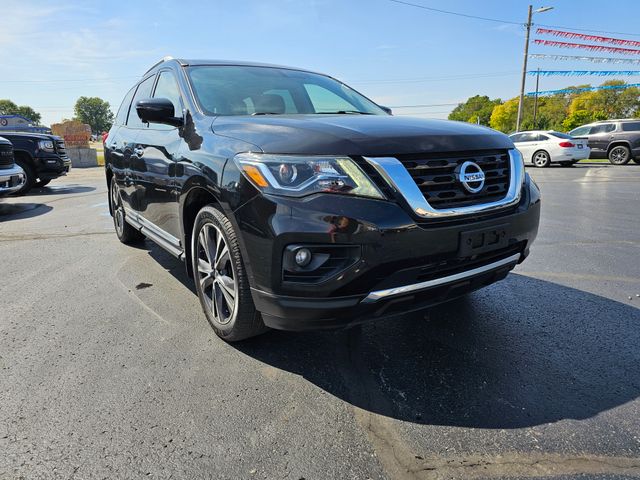 2017 Nissan Pathfinder Platinum photo 2