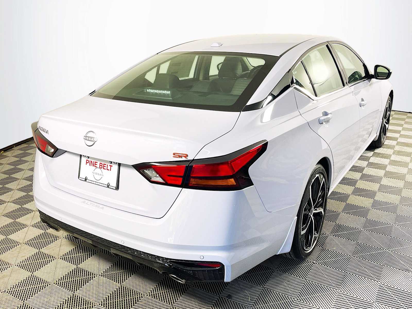 2025 Nissan Altima SR photo 2