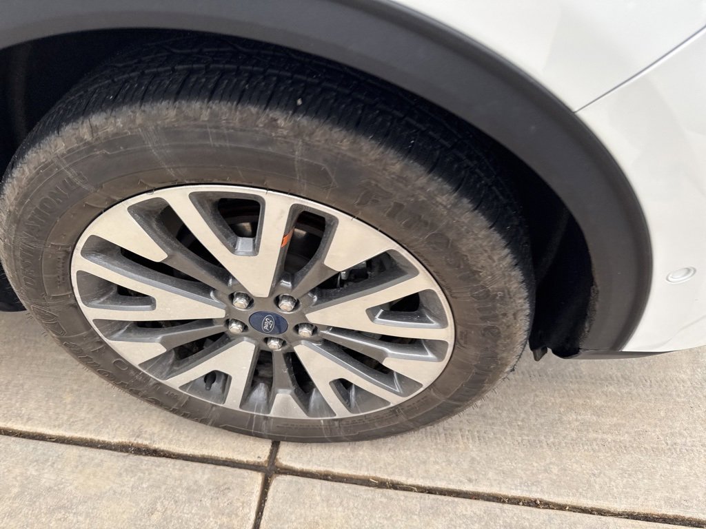 2021 Ford Escape Titanium Hybrid photo 4