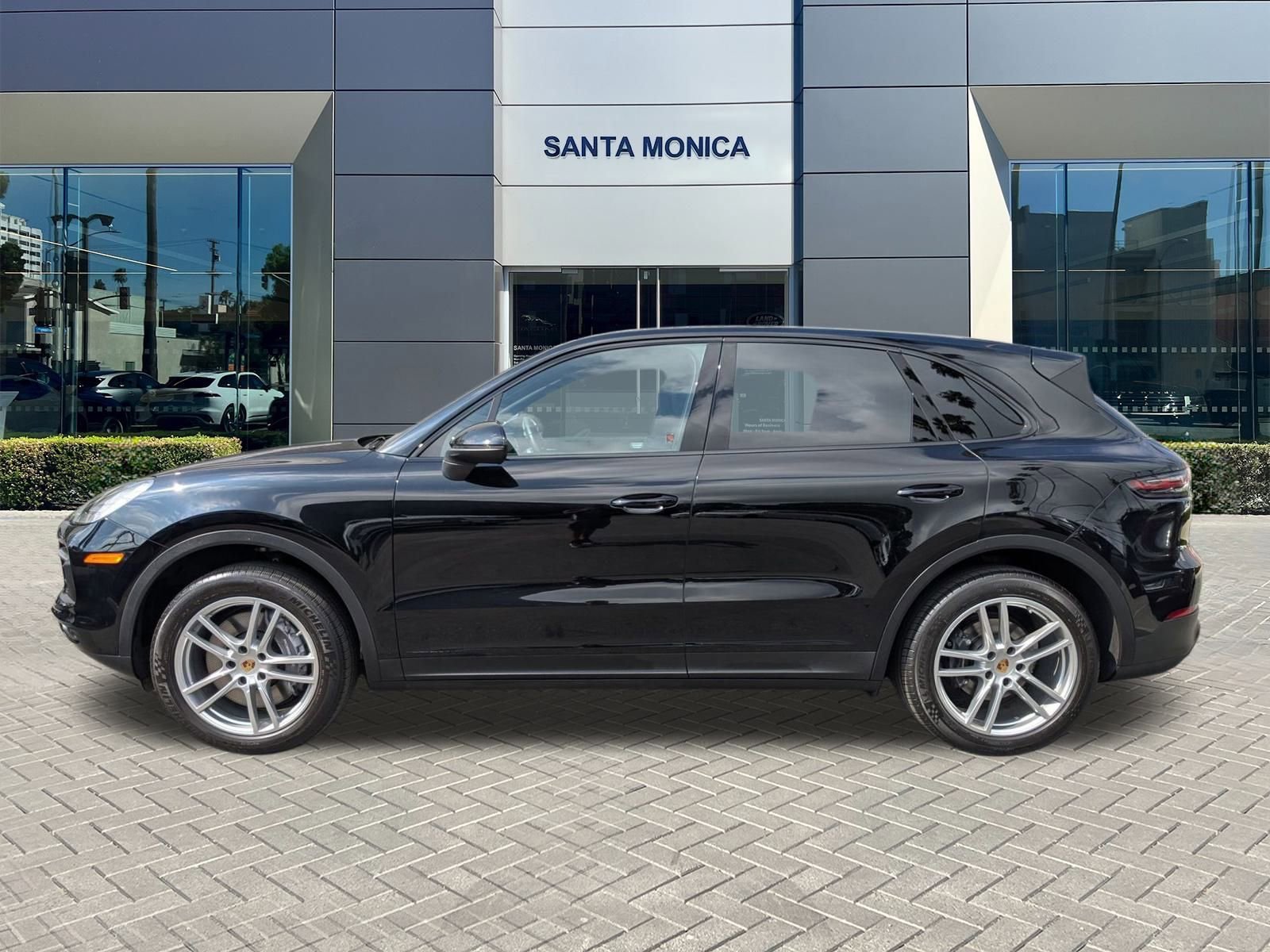 2023 Porsche Cayenne Platinum Edition photo 9
