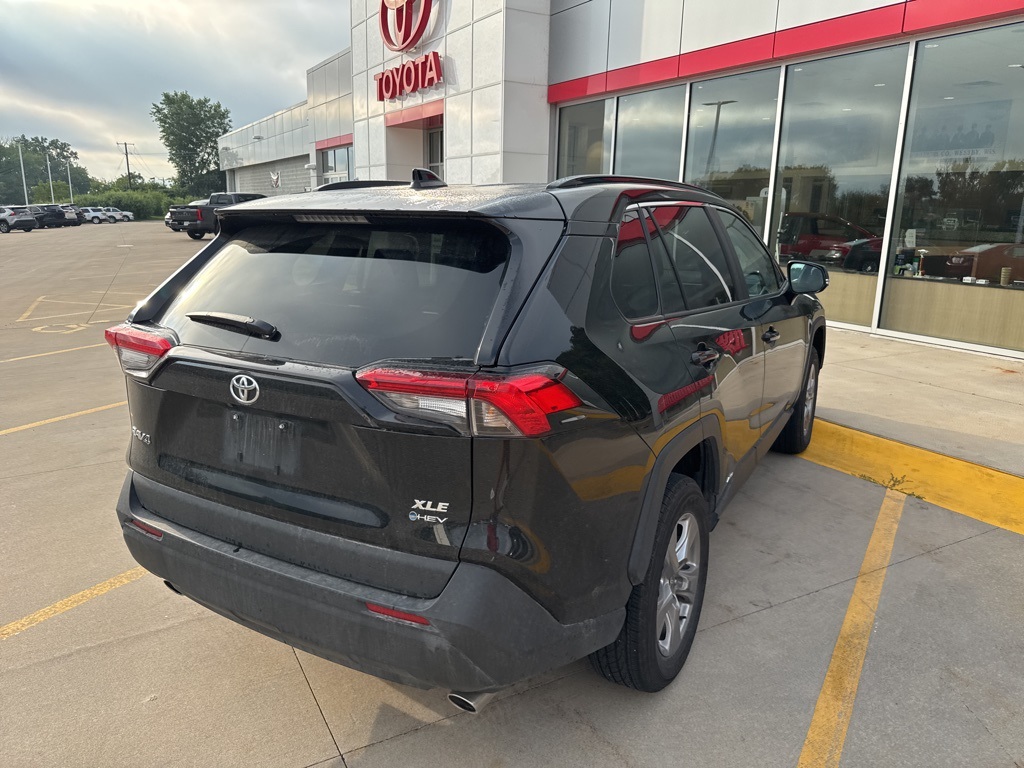 2025 Toyota RAV4 Hybrid XLE photo 4