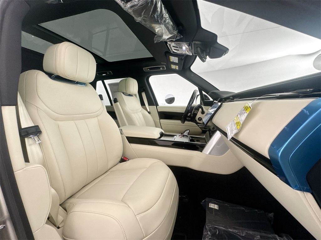 2025 Land Rover Range Rover SE photo 25