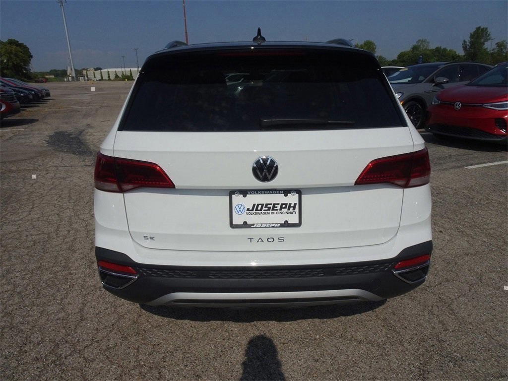 2024 Volkswagen Taos SE photo 5