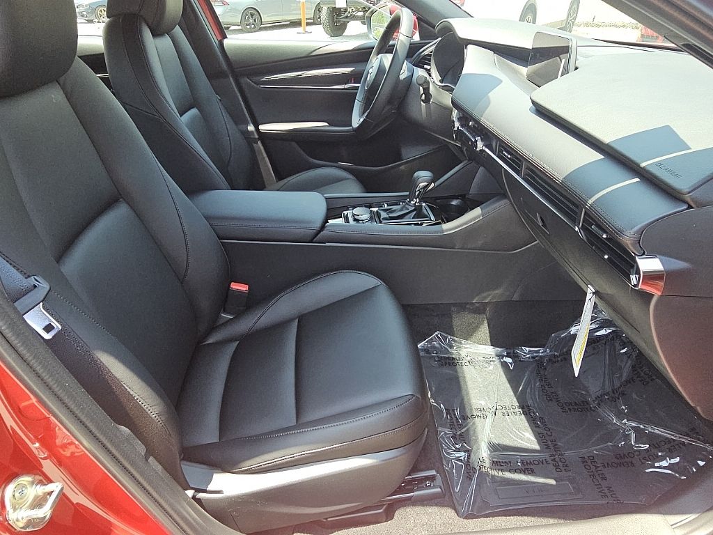 2025 Mazda Mazda3 2.5 s Preferred photo 3