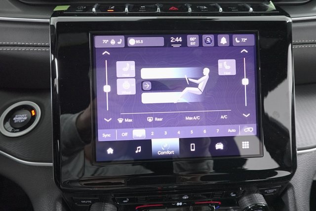 2025 Jeep Grand Cherokee Laredo photo 18