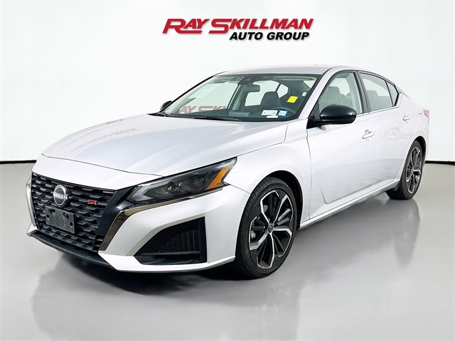 2023 Nissan Altima 2.5 SR photo 3