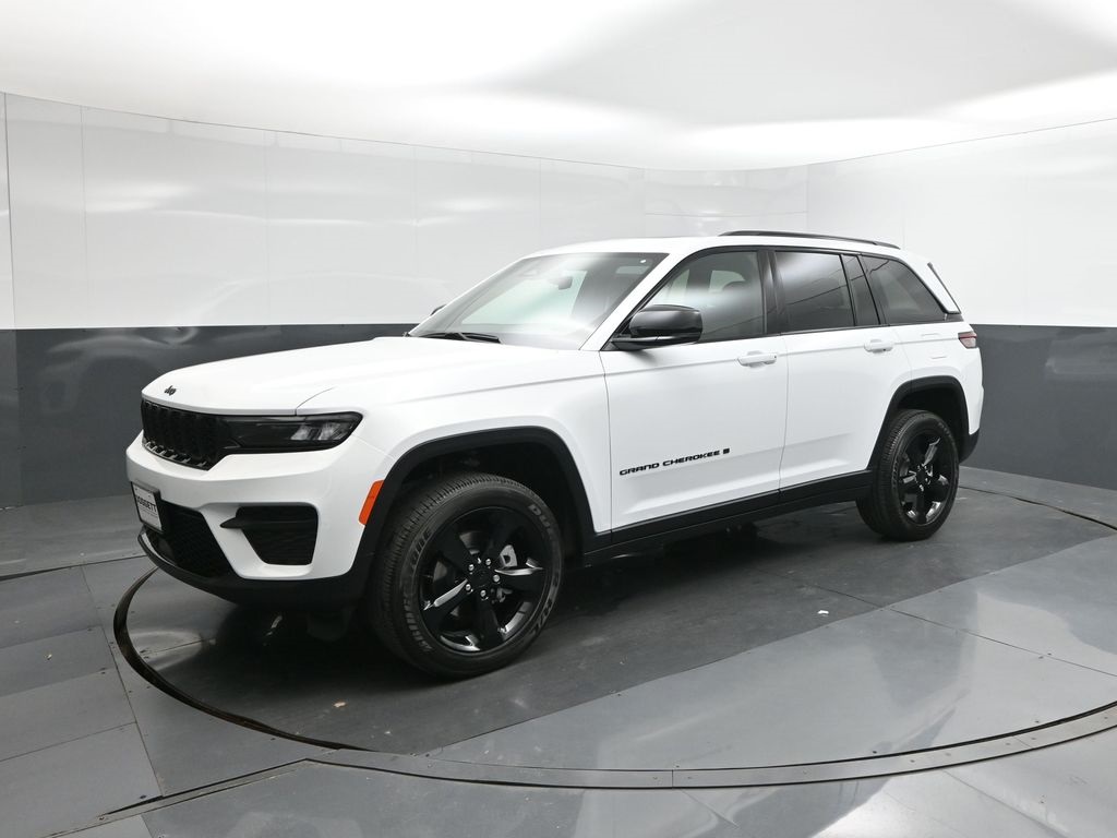 2025 Jeep Grand Cherokee Altitude's photo
