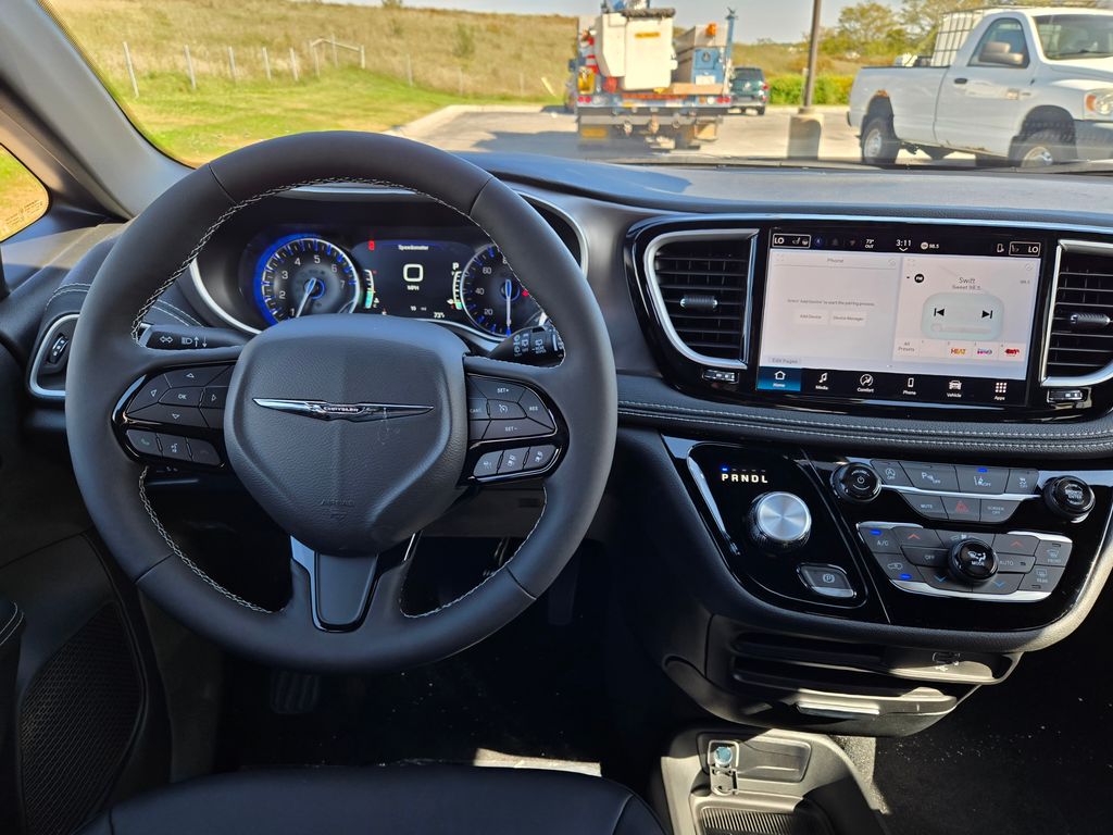 2026 Chrysler Pacifica photo 16