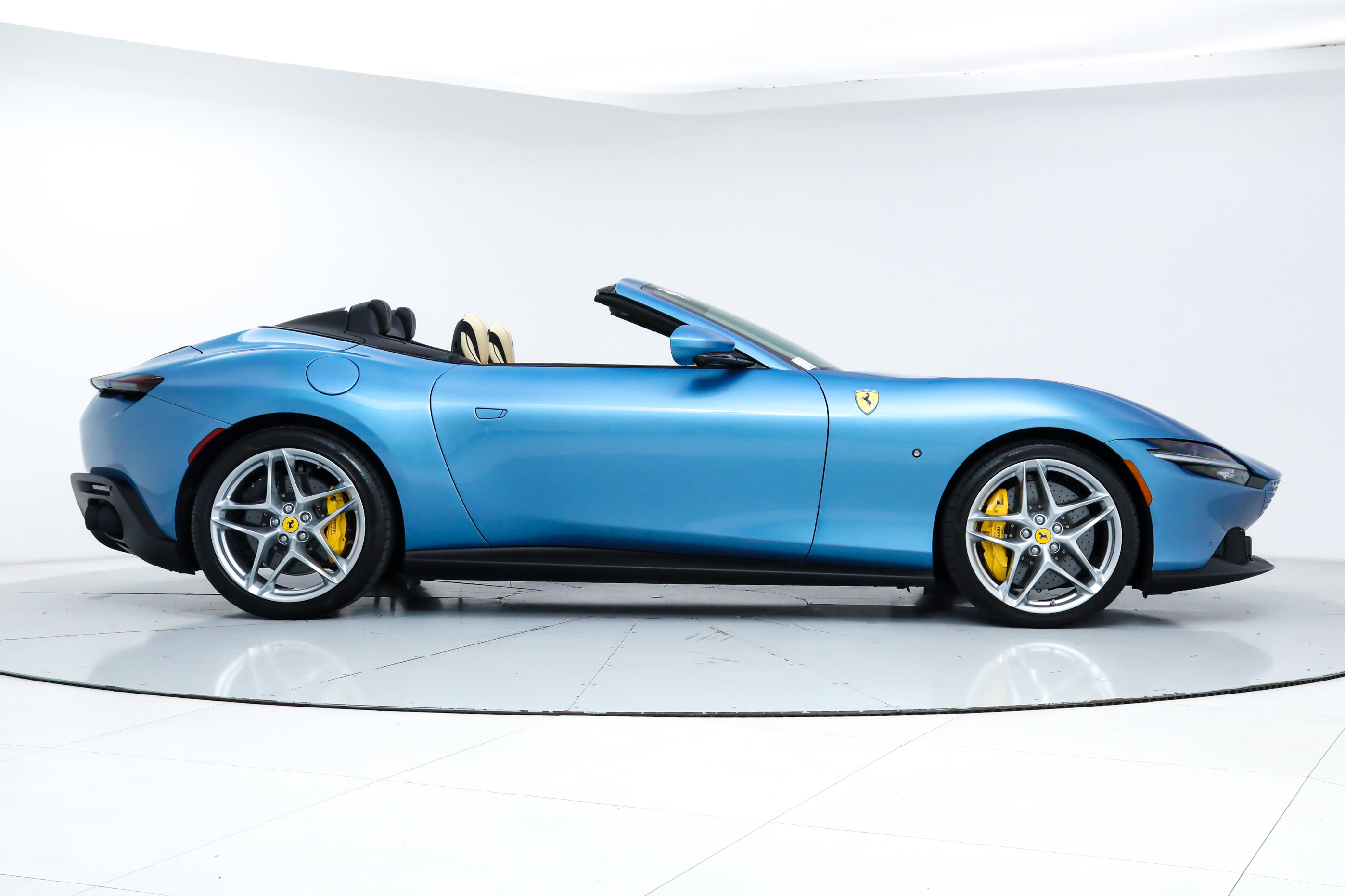 2025 Ferrari Roma Spider photo 10
