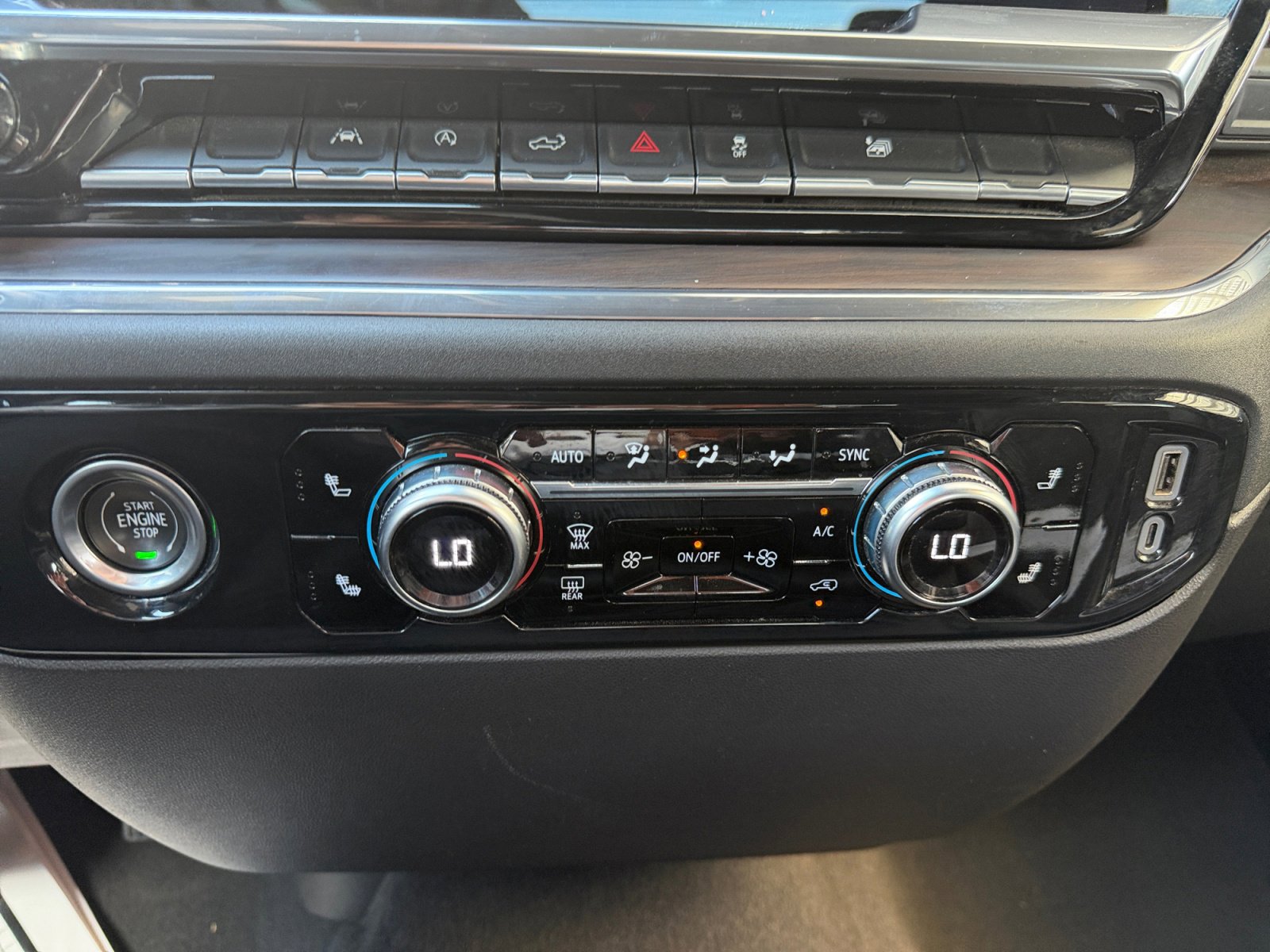 2024 Gmc Sierra 1500 SLT photo 13