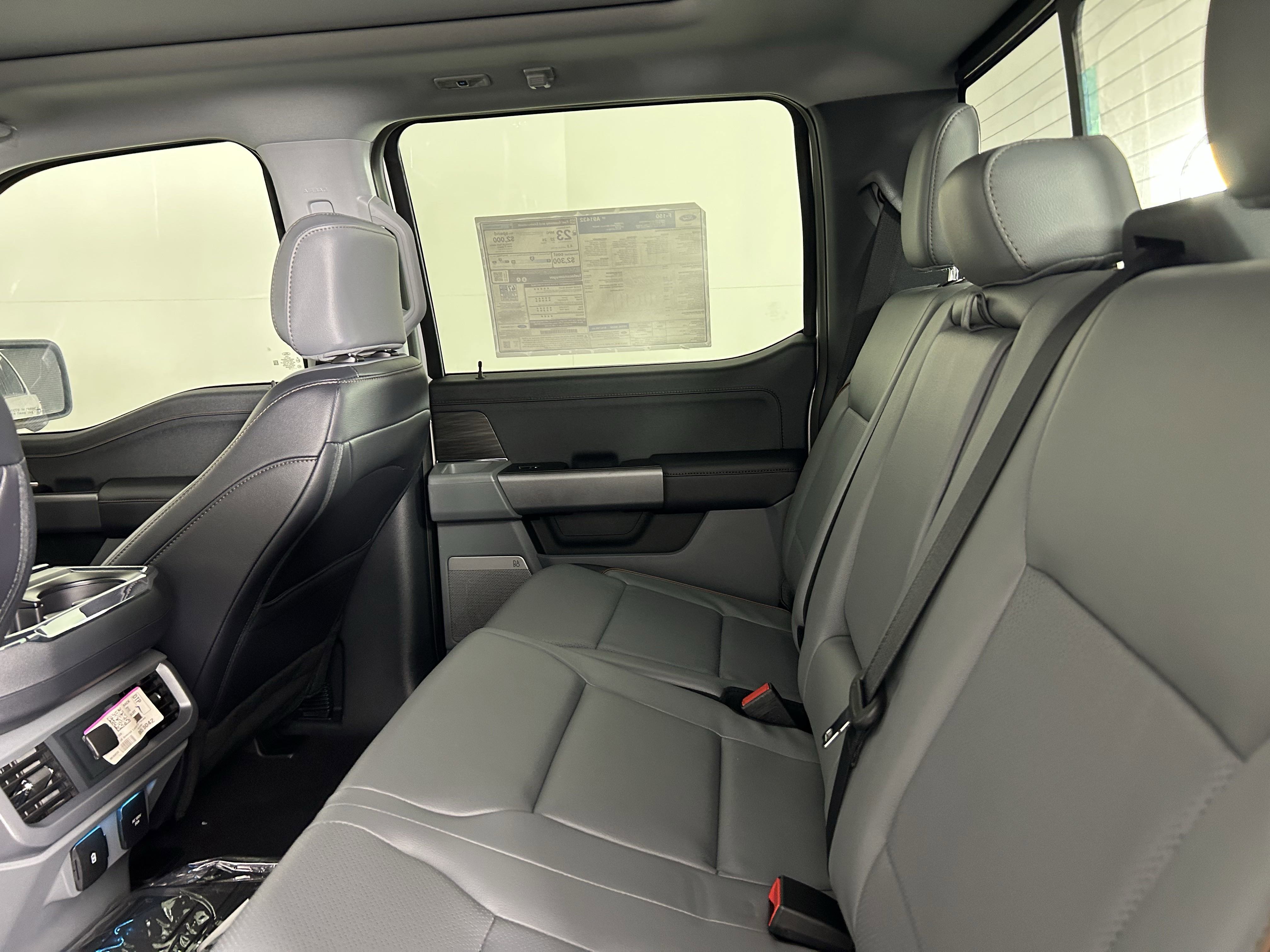 2025 Ford F-150 Lariat photo 2