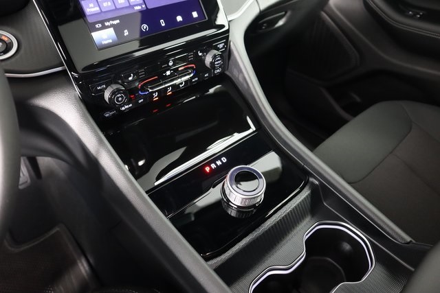 2025 Jeep Grand Cherokee Laredo photo 11