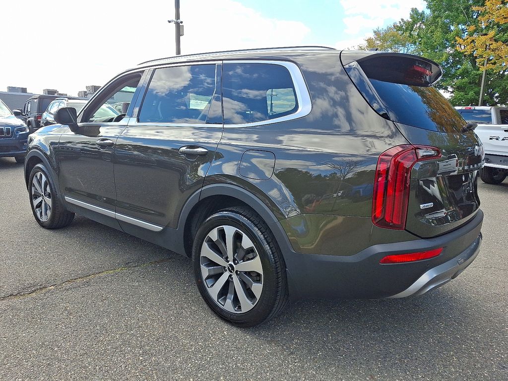 2022 Kia Telluride S photo 2